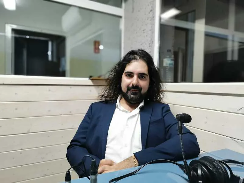 Medium e tarólogo João Correia em entrevista à Rádio Gilão